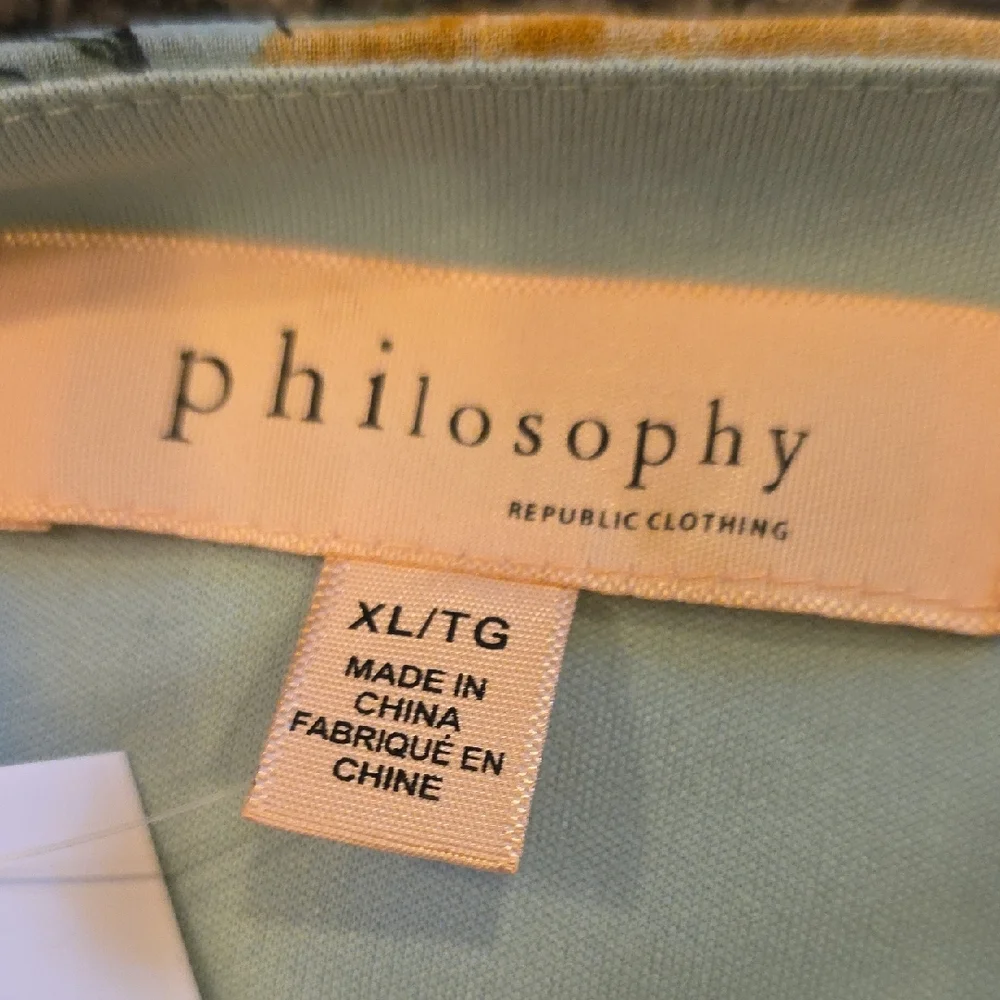 NWT Philosophy XL  Blue Floral V-Neck Blouse - Picture 3 of 6